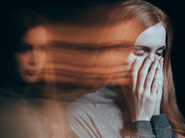 Mujer en una doble faceta